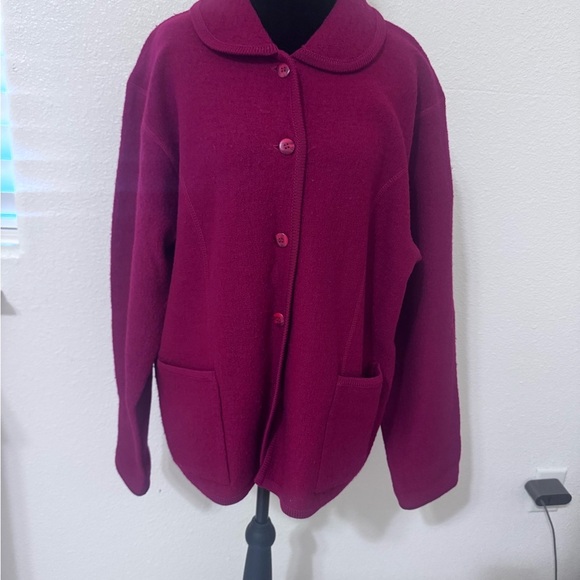 Elegant Berry Button-Up Women's Jacket - Picture 7 of 7